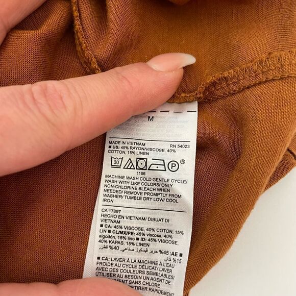 Linen| Old Navy| sleeveless top| Medium | ruffle | adjustable straps - Picture 10 of 11